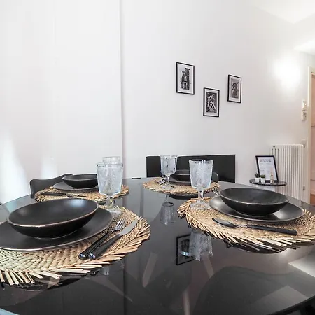 Chic Escape - Porta Venezia Apartment Milan