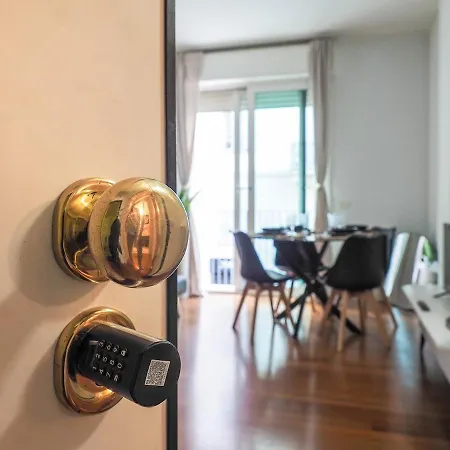 Chic Escape - Porta Venezia Apartment
